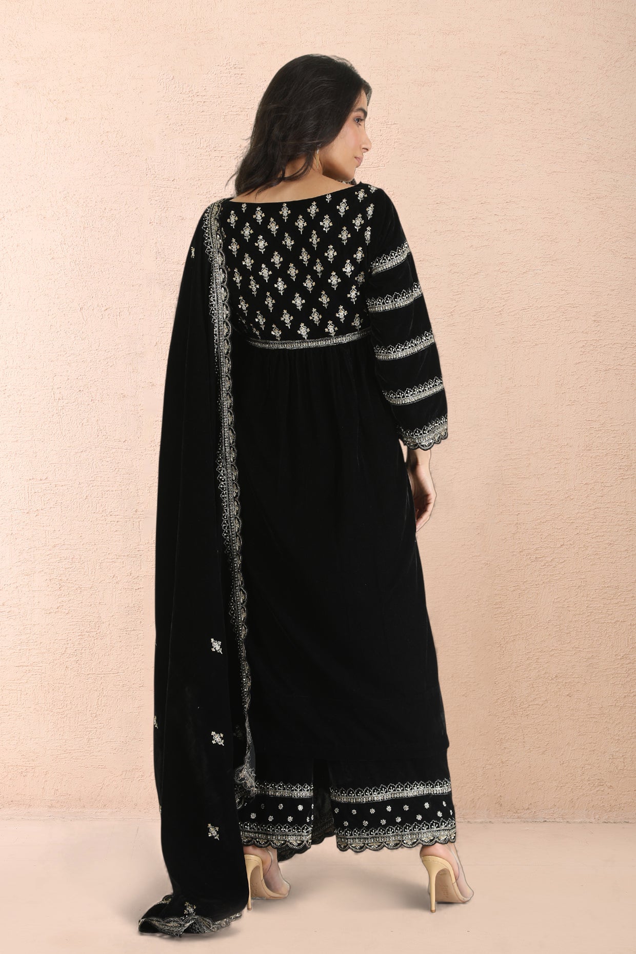 Noir Aari Velvet Kurta Set