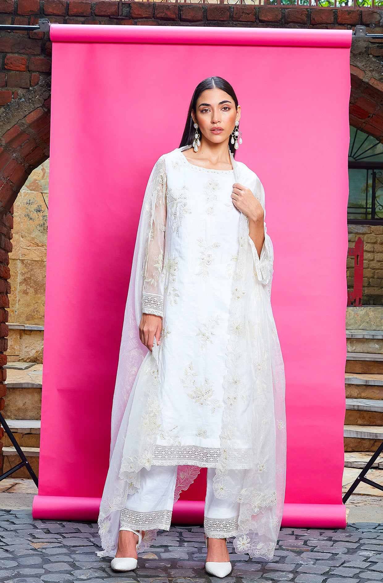 IVORY LINEN EMBROIDERED KURTA SET