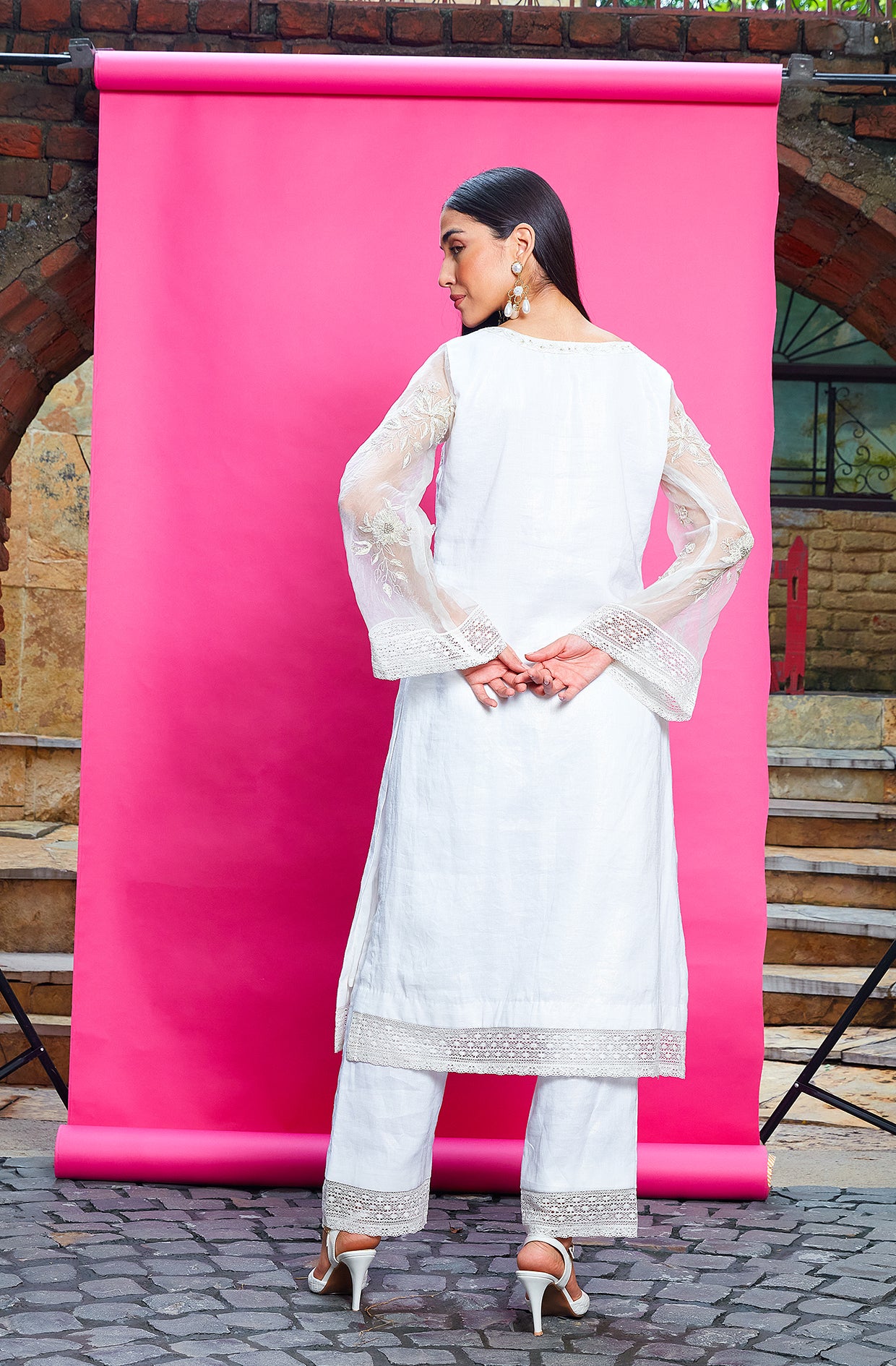 IVORY LINEN EMBROIDERED KURTA SET