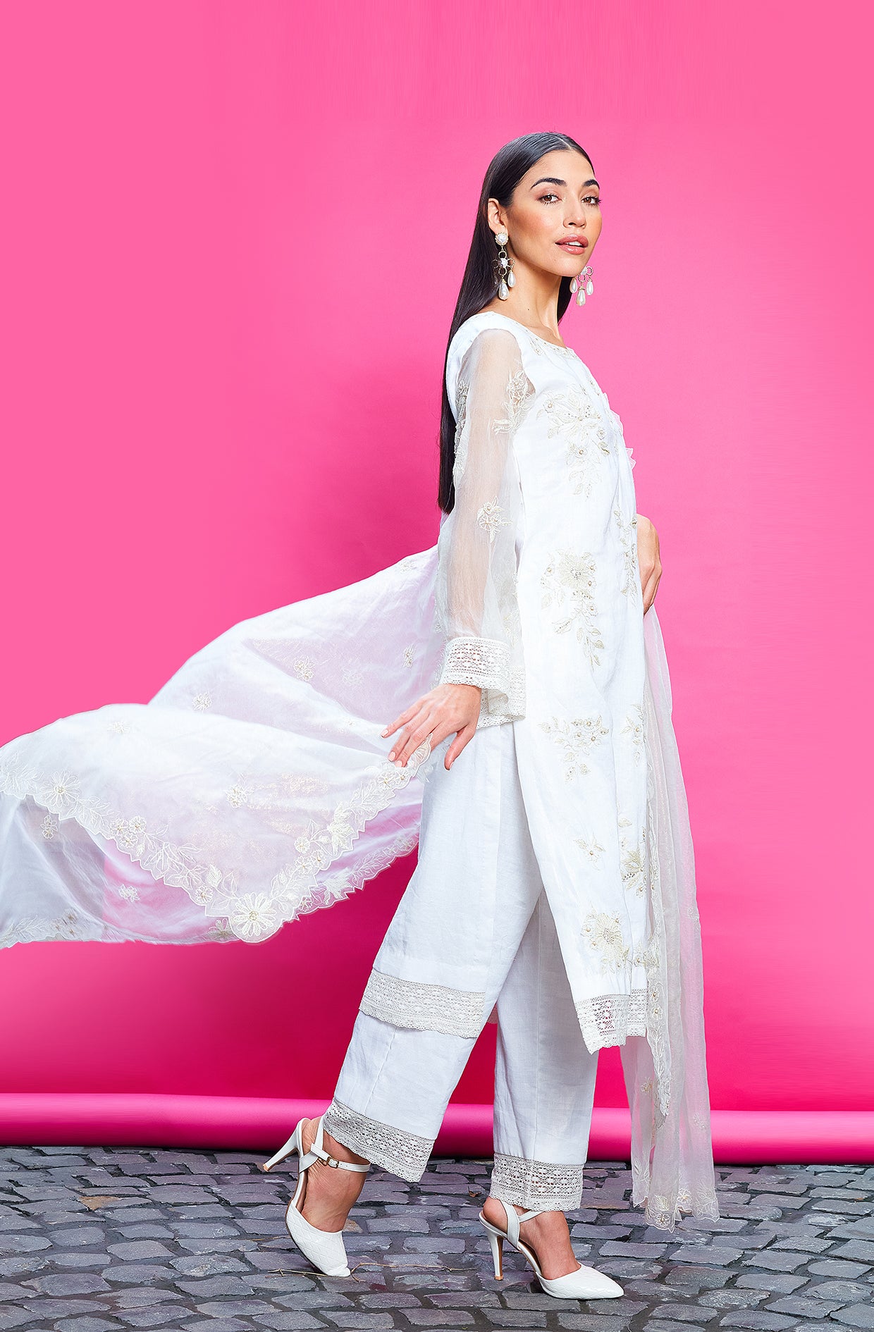 IVORY LINEN EMBROIDERED KURTA SET