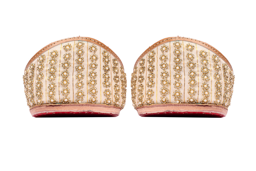 Ivory Pearl Embroidered Jutti