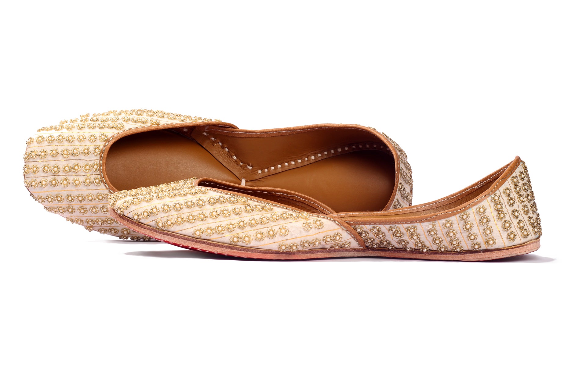 Ivory Pearl Embroidered Jutti