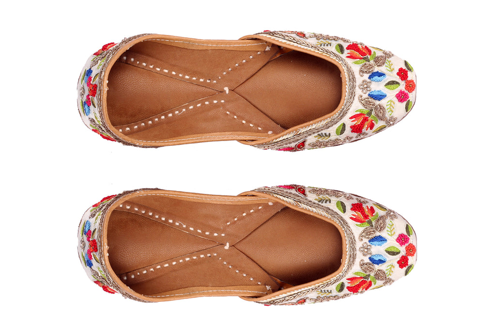 Ivory Zardozi And Resham Embroidered Jutti