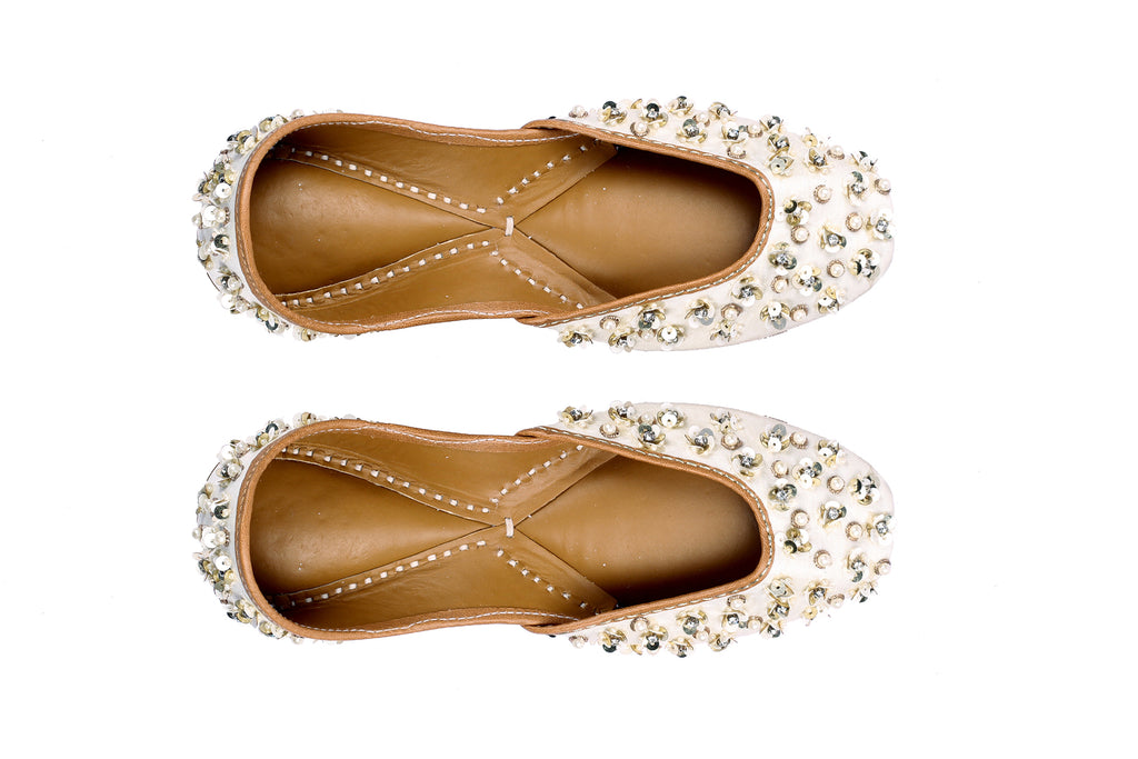 Ivory Crystal Embroidered Jutti